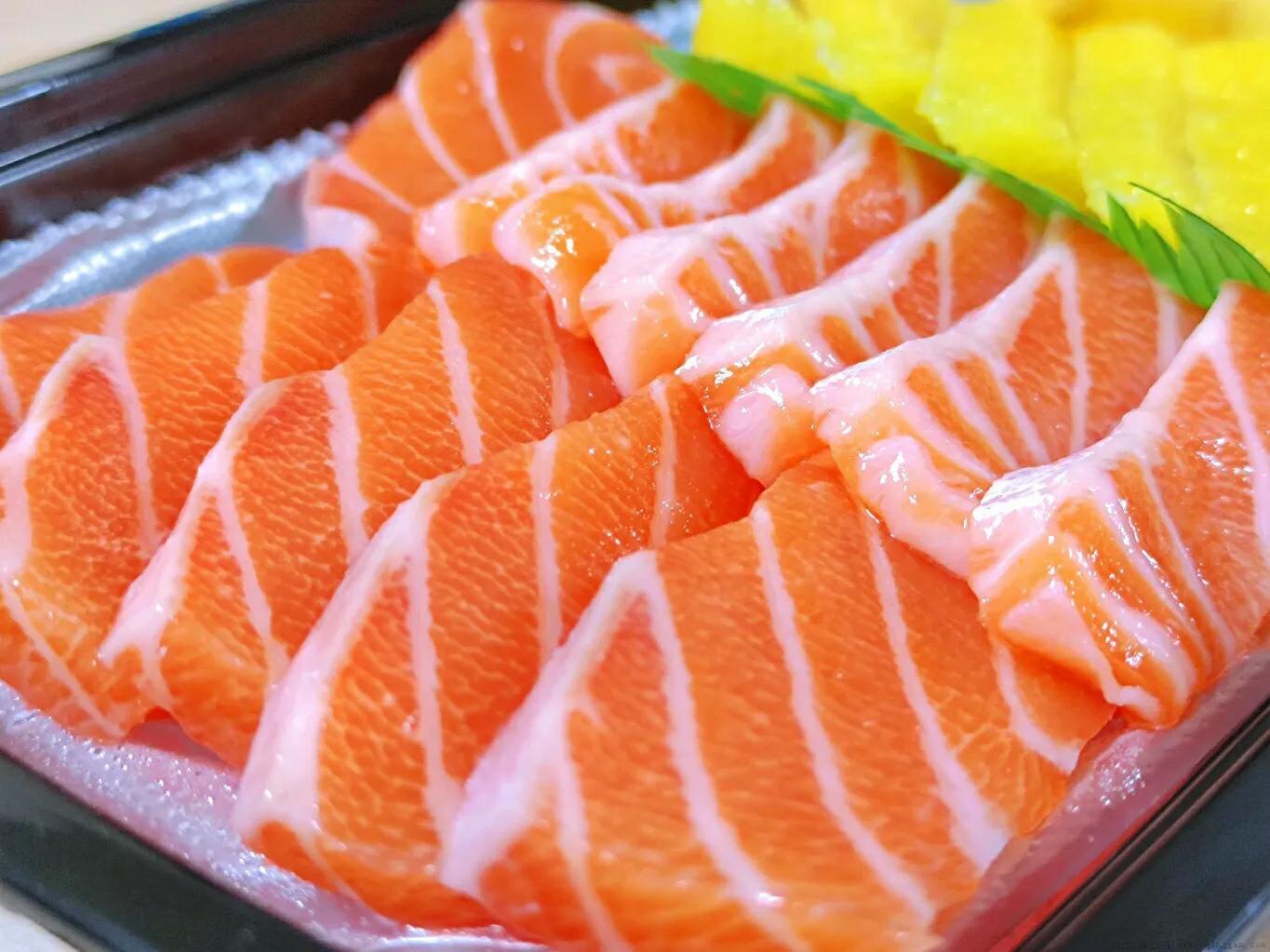 三文鱼肉和虹鳟鱼肉的区别图