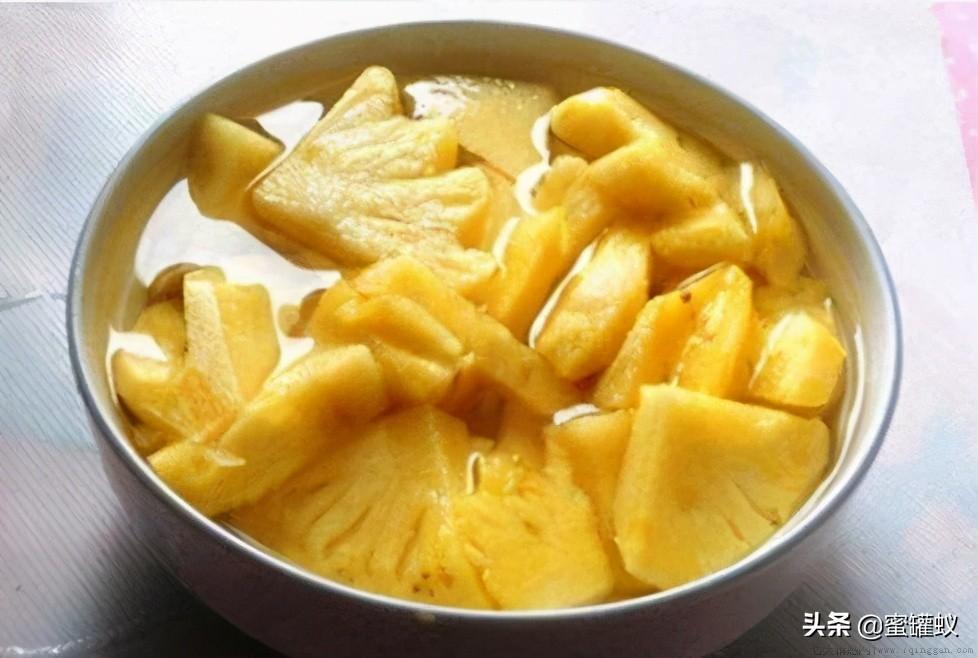 菠萝用盐水泡几分钟可以吃
