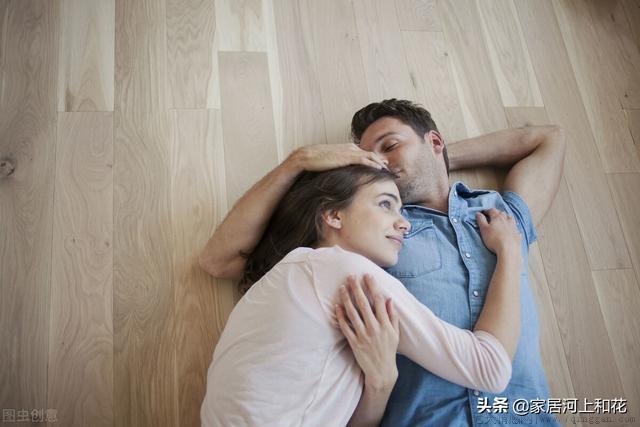 家庭装修地暖用瓷砖好还是木地板好