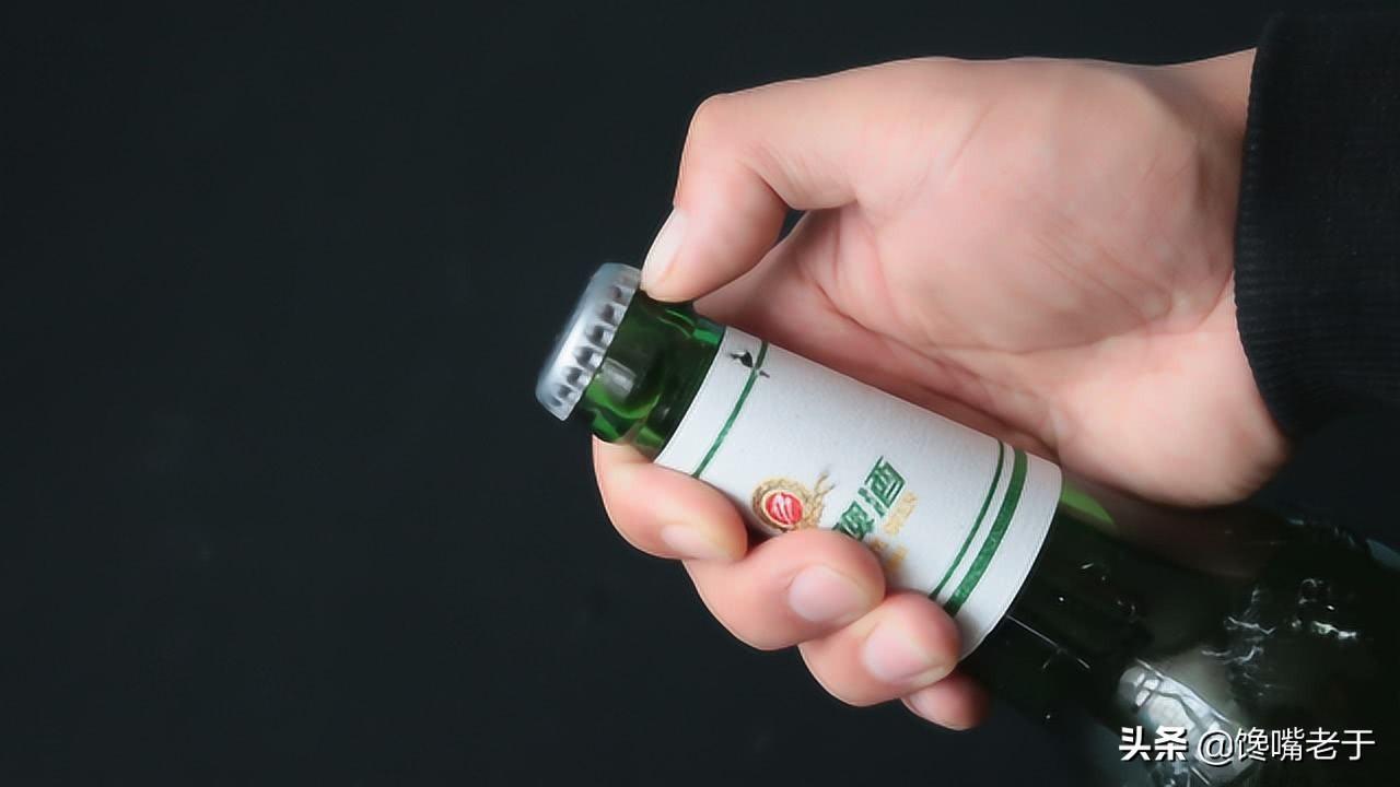 火机开啤酒瓶盖技巧