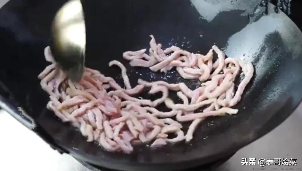 为什么肉一放下去就粘锅