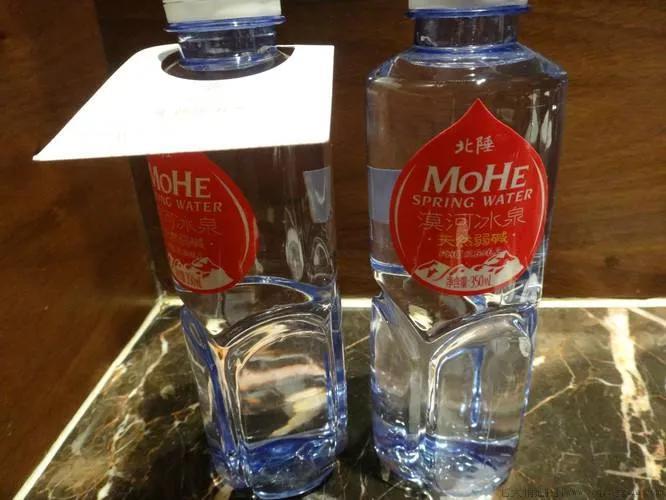 酒店里的矿泉水是免费的吗