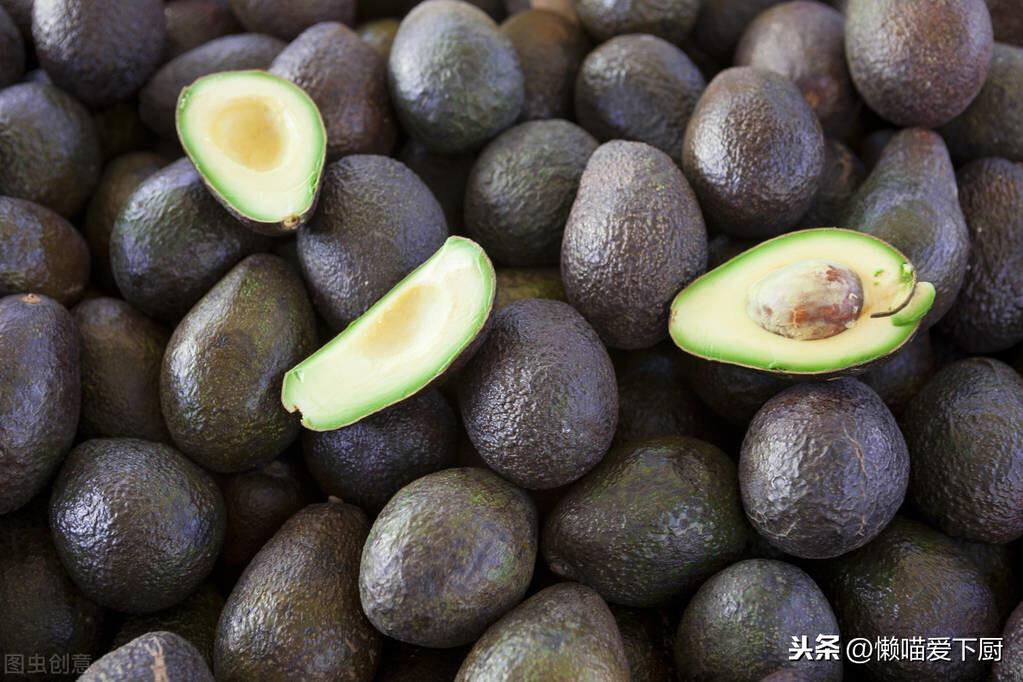 牛油果什么颜色是熟了