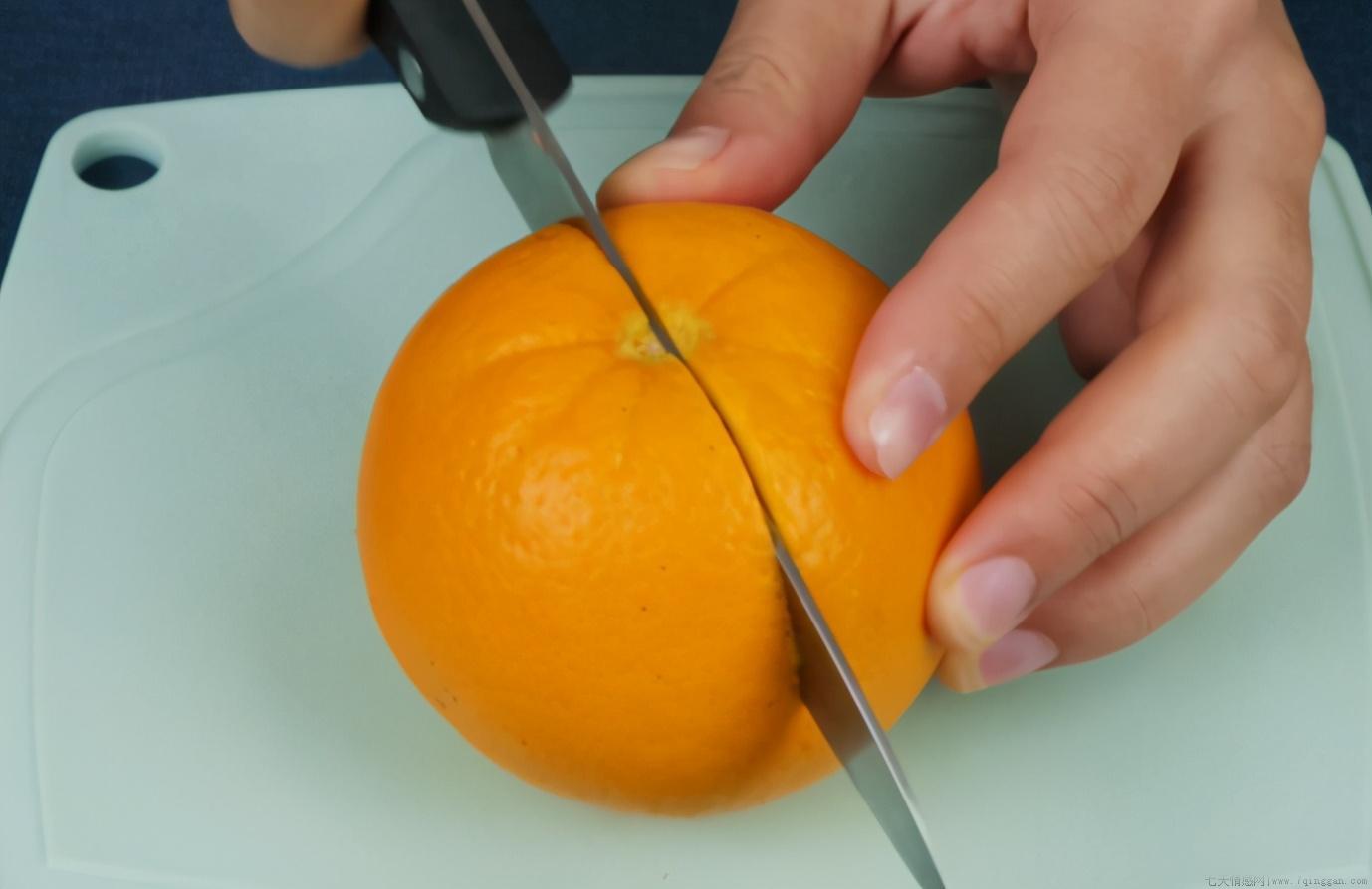 怎么剥橙子皮最简单