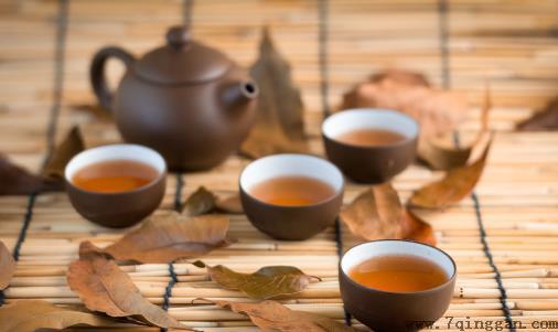 杯中茶垢不除危害大 日常除垢食物帮你清除干净