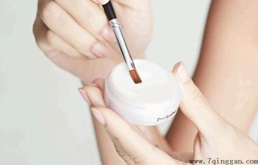 过期化妆品的另类妙招