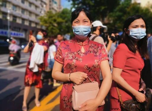 高考当天穿暗红色旗袍可以吗？高考家长送考穿什么衣服寓意好