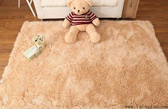 床边地毯怎么铺好看？