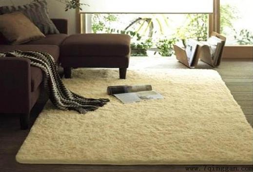 床边地毯怎么铺好看？卧室一般铺什么样的地毯？