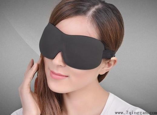 刚买的眼罩可以用沐浴露洗吗?