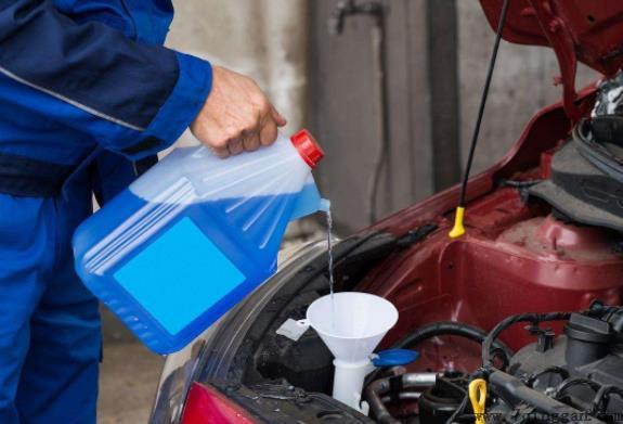 什么是汽车玻璃水?汽车玻璃水有什么性能?