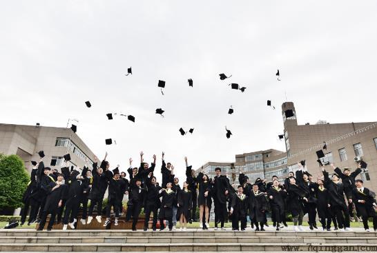 大学生谈<a href=https://www.7qinggan.com/tags/nvpengyou.html target=_blank class=infotextkey>女朋友</a>一个月要花多少钱？大学生活费一个月多少钱合适？