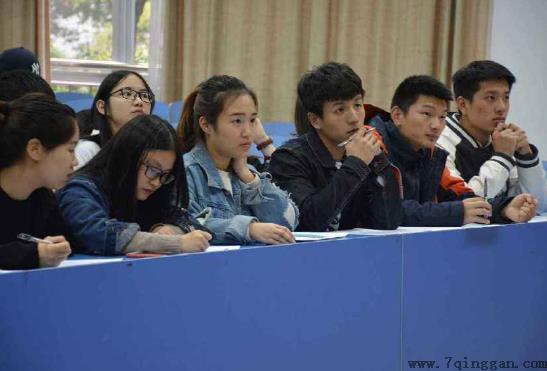 大一可以拿大学奖学金吗?在大学学生报到后什么时候上课