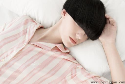 夏天睡衣多久洗一次比较好 夏天睡衣冰丝的好还是纯棉的好