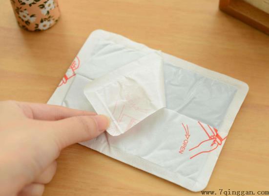暖宝宝的粉末弄到床上洗得掉吗?暖宝宝里面的东西漏了怎么办?