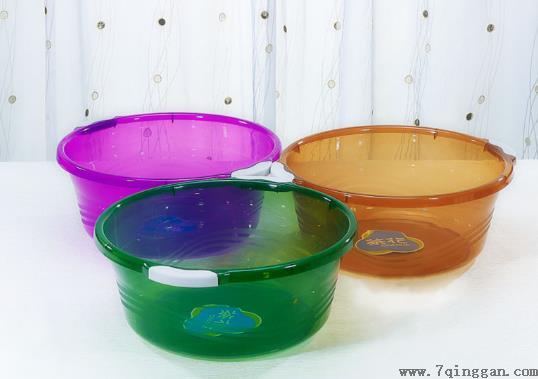 塑料盆周围有黑垢怎么处理？