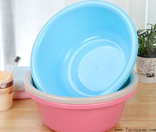 塑料盆周围有黑垢怎么处理？塑料盆黄了用什么洗？