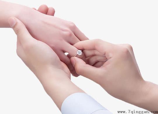 为什么戴戒指手指会变绿?戴戒指手指起泡还瘙痒是怎么回事