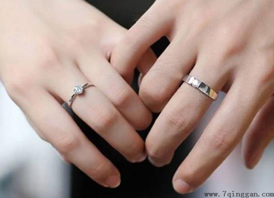 为什么戴戒指手指会变绿?戴戒指手指起泡还瘙痒是怎么回事