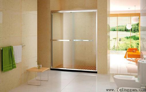 浴室玻璃门粘上水垢如何去除？
