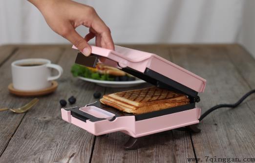 三明治机适合三口人用吗？电饼铛和三明治机哪个更实用？