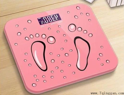 为什么体重秤一会轻一会重？
