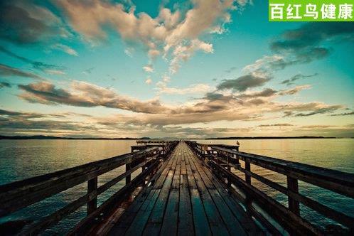 如何给衣服去皱？
