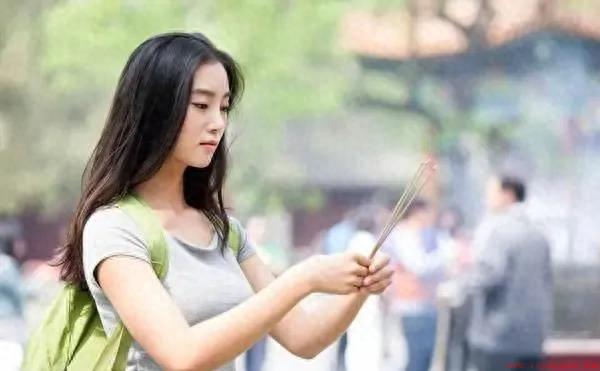 初一十五上香最佳时间和注意事项详解
